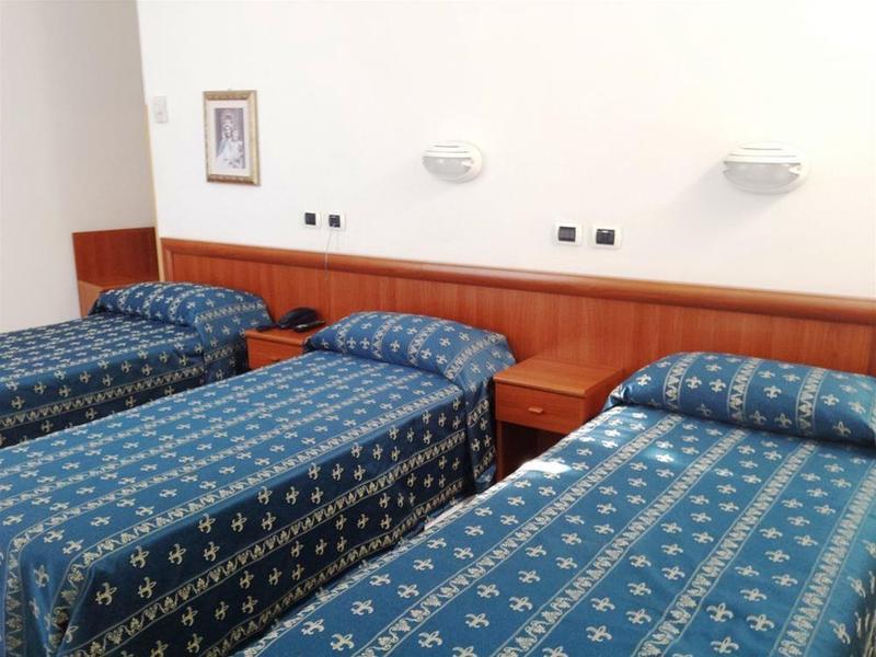 Maria Rosa Molas - Casa Per Ferie Pensión