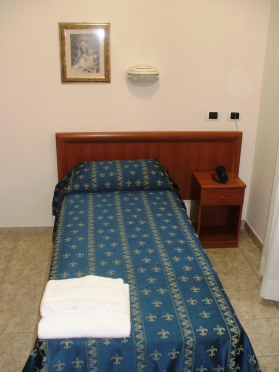 Maria Rosa Molas - Casa Per Ferie Pensión Roma