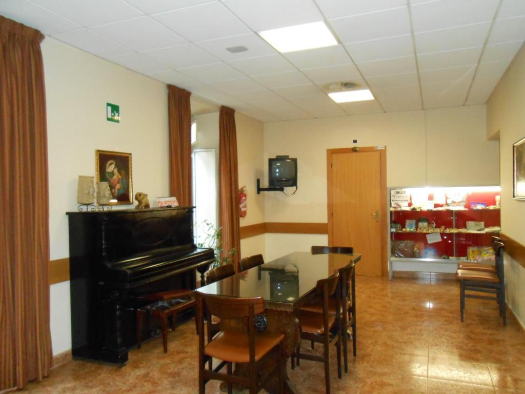 Maria Rosa Molas - Casa Per Ferie Gasthof Rom